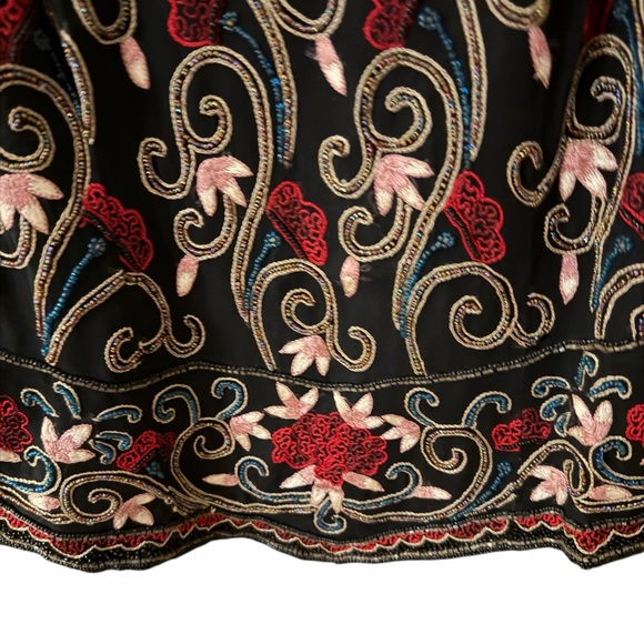 Papell Boutique Black and Red Floral Embroidered Blouse - Picture 2 of 8